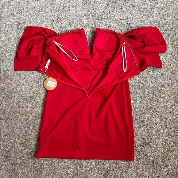 NEW Red Off-Shoulder Minidress by Essue size Medium - Picture 10 of 16